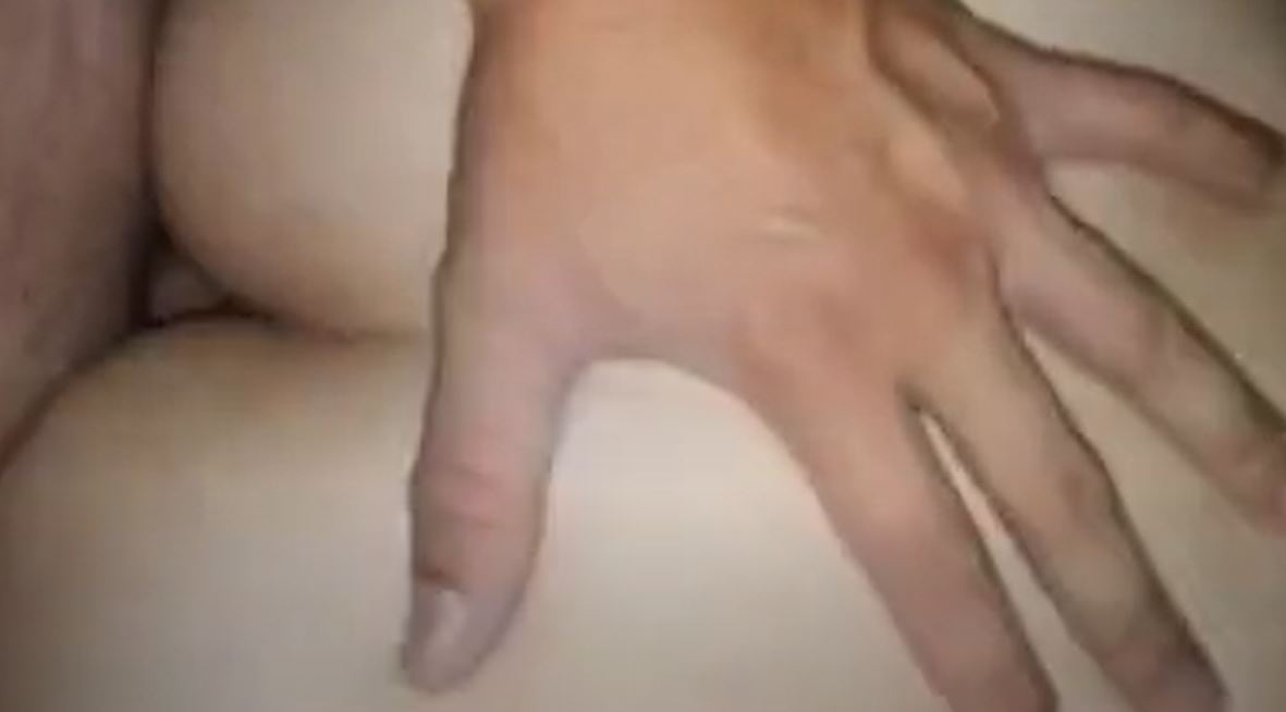 Москадагы жигит бир орус айалды уйундо сигип