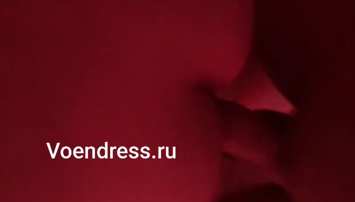 Чоон коток менен раком эзип жатат