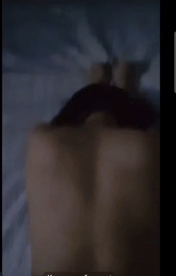 Антикинодо девушкасын сигип жатат